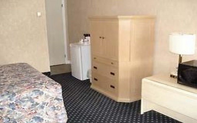 Knights Inn North Bay Zimmer foto